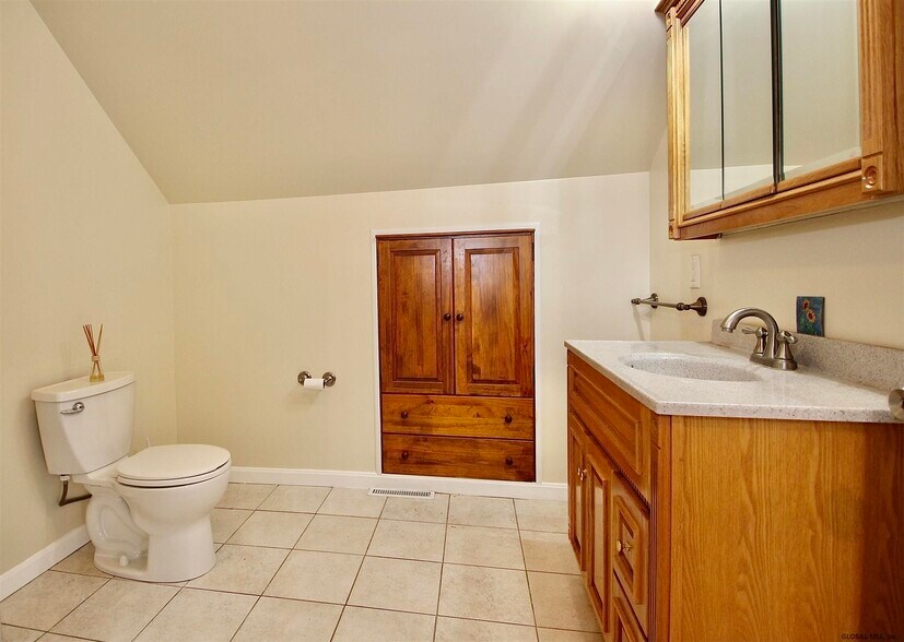 Building Photo - 7988 Mariaville Rd