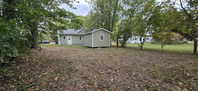 Building Photo - 611 E Spruce St