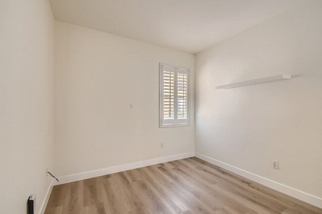 Building Photo - Spectrum Center, 2 Bed | 2 Bath Single Lev...