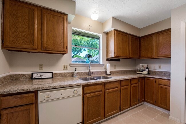 Building Photo - 2779 Forest Point Dr