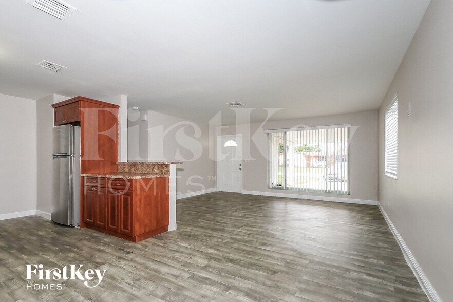 Building Photo - 7551 Buchanan St