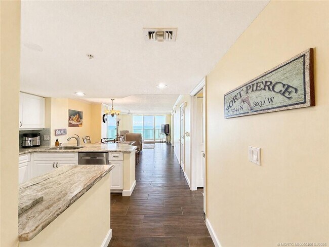 Building Photo - 5051 N Hwy A1A