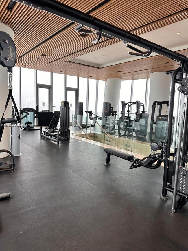 Building Photo - 300 Biscayne Blvd Way