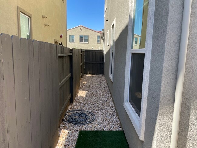 Building Photo - 8665 Mahonia Dr