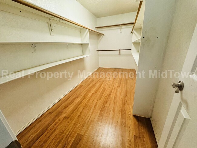 Building Photo - Spacious, Freshly Updated Family Home in P...