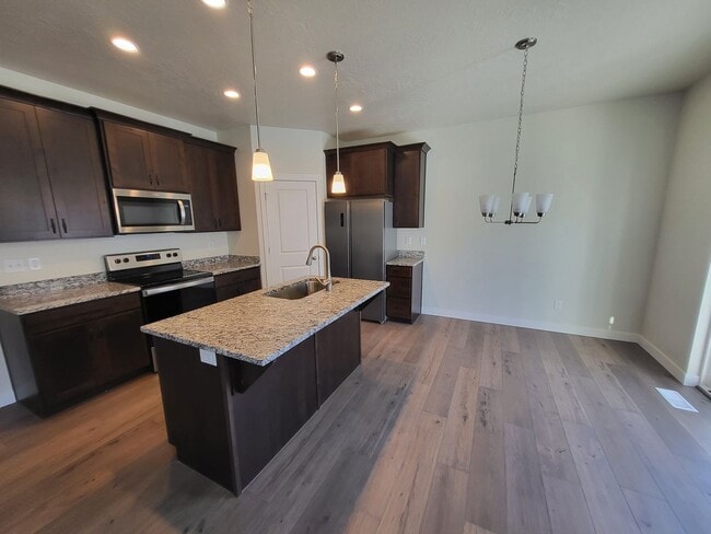 Building Photo - 6 Brand New Townhomes