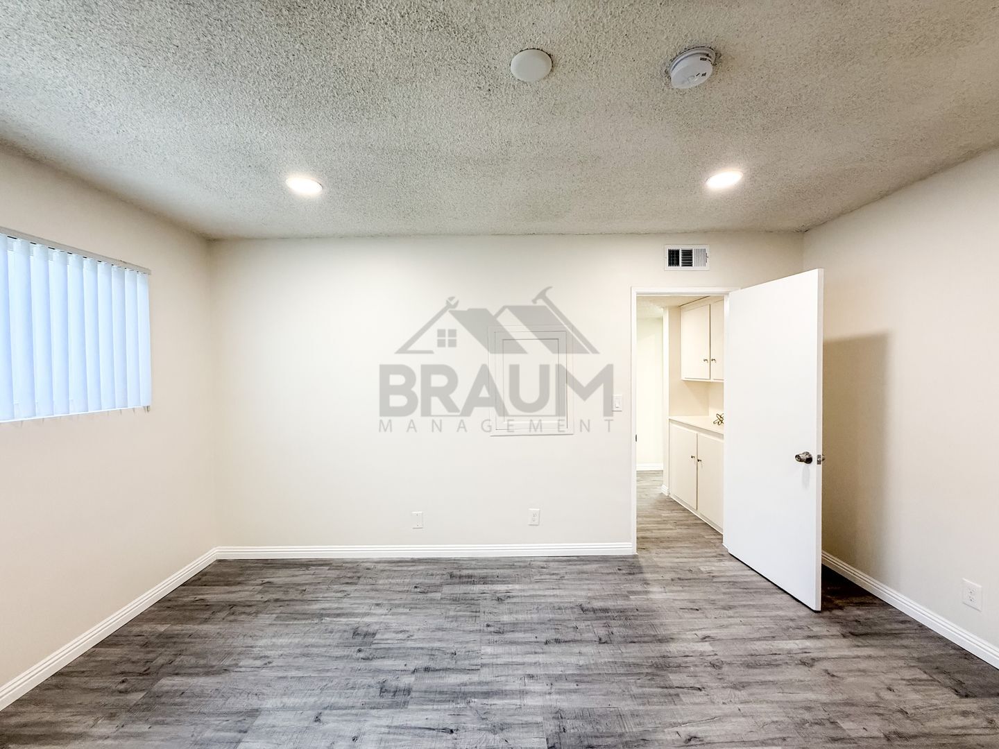 Building Photo - 6039 Whitsett Ave