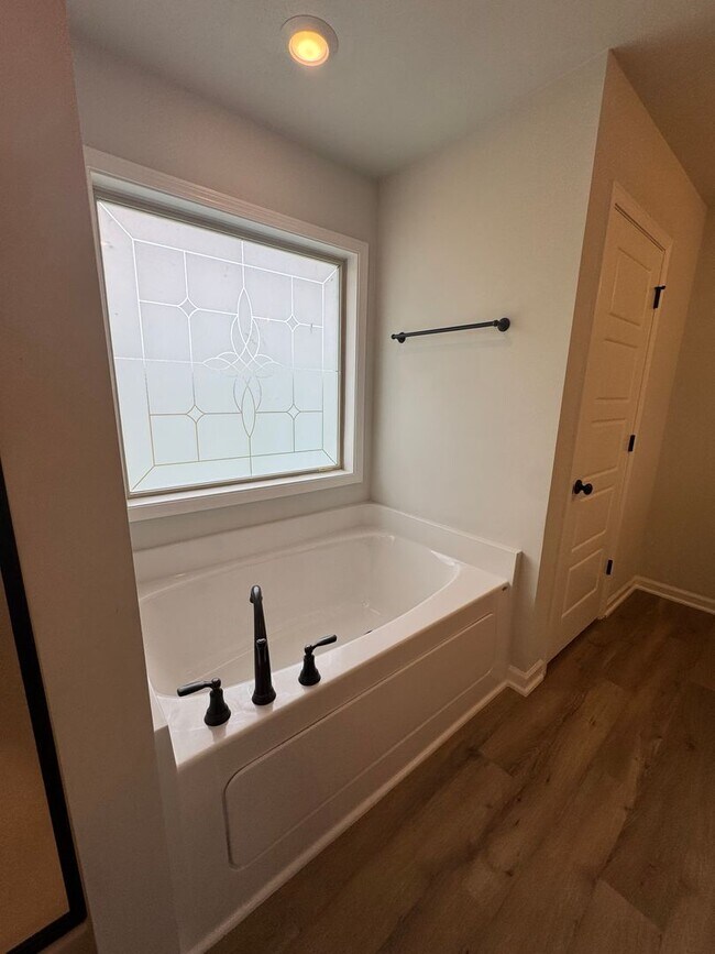 Building Photo - 203 Rye Cir