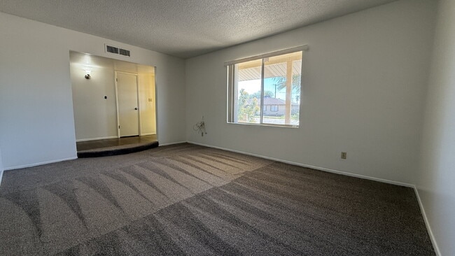 Building Photo - "Charming 2-Bed, 2-Bath Oasis in Phoenix -...
