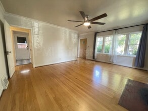 Building Photo - 515 SE Peacock Ln