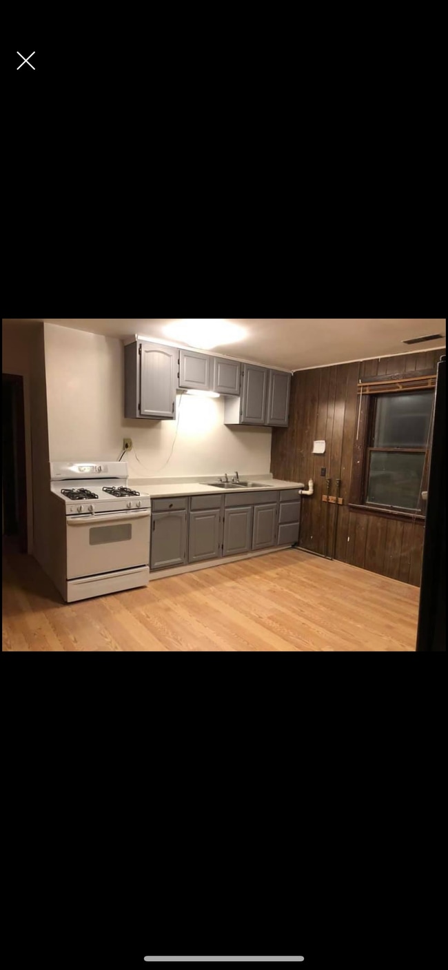 Building Photo - 341 Chapman Dr