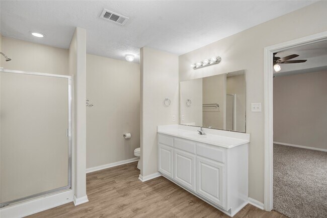 Building Photo - 16145 Sun View Ln