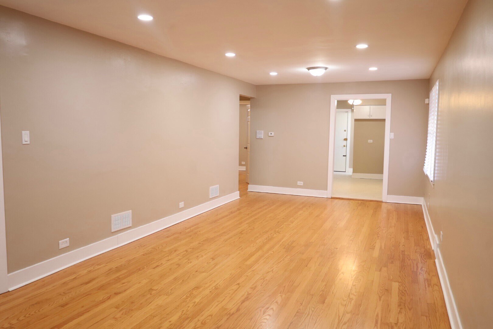 Building Photo - 8124 S Calumet Ave