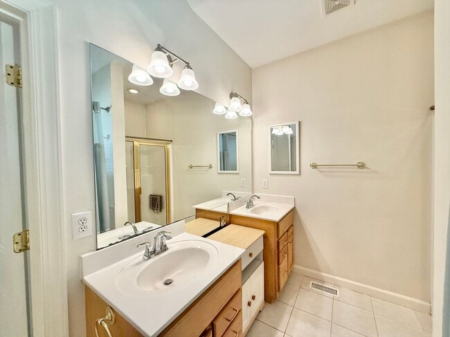 Building Photo - **OFFERING REFUNDABLE APPLICATION FEES** Spacious 3BD, 3BA Raleigh Home with a Bonus Room, 2-Car ...