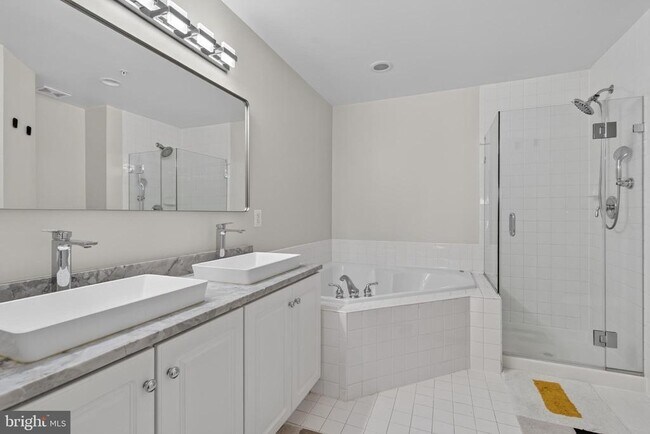 Building Photo - 8814 Hunting Lodge Ct