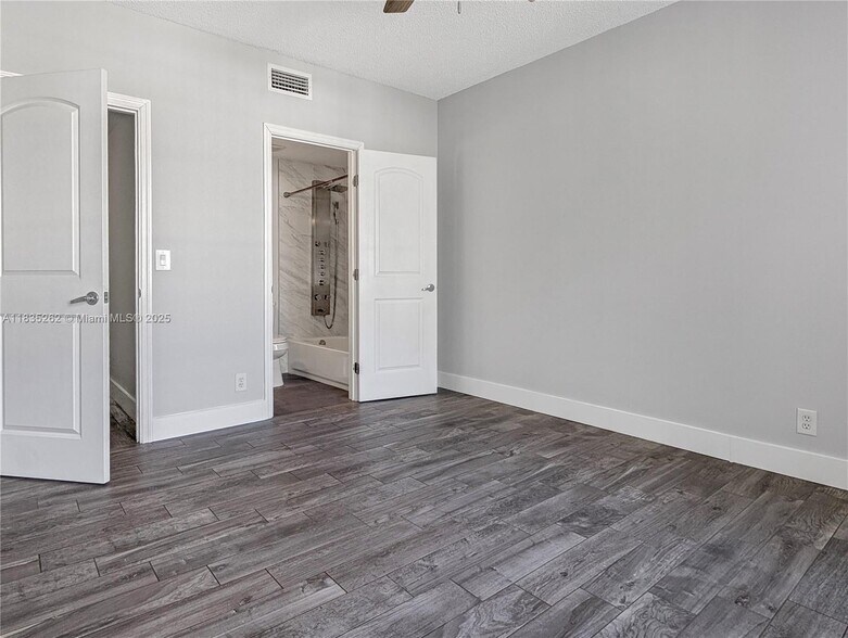 Building Photo - 180 SW 96th Ter