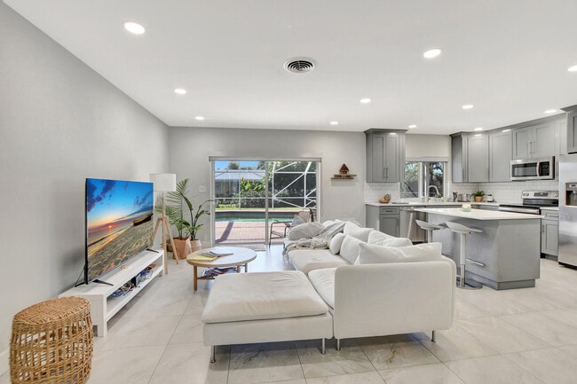 Building Photo - 1300 SW 13th St