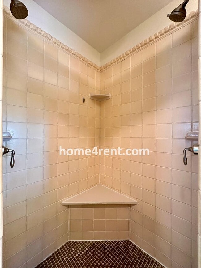 Building Photo - Charming Dutch Colonial in Brookside w/ an Updated Kitchen, Wood Floors, Fenced Yard and a Finish...