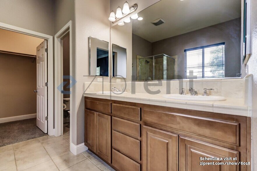 Building Photo - 665 Ray St