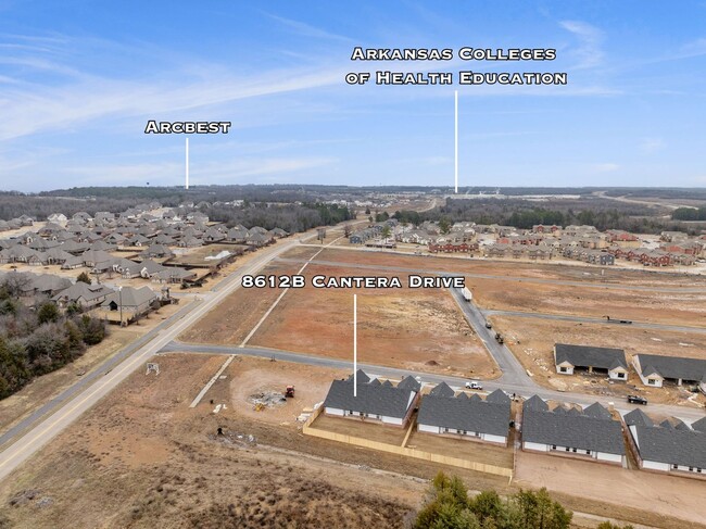 Building Photo - 8700 Cantera Dr