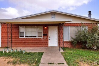 Building Photo - Northeast 3 Bedroom 1 Bath