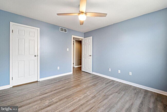 Building Photo - 1512 Roberts Way