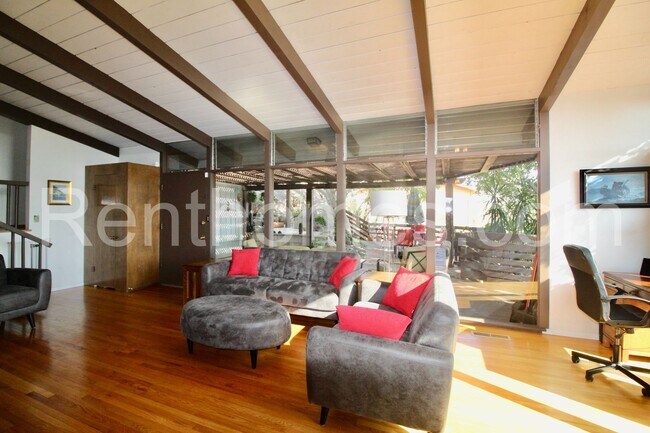 Building Photo - 8830 Mariposa St