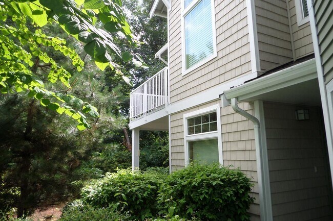 Building Photo - 2 Bed 2 Bath Condo in Seatac, WA