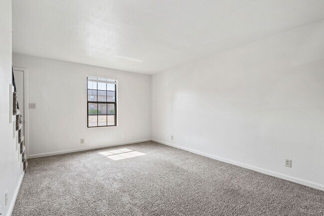 Building Photo - Northridge Drive-276