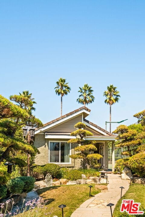 Building Photo - 1047 E Pomello Dr