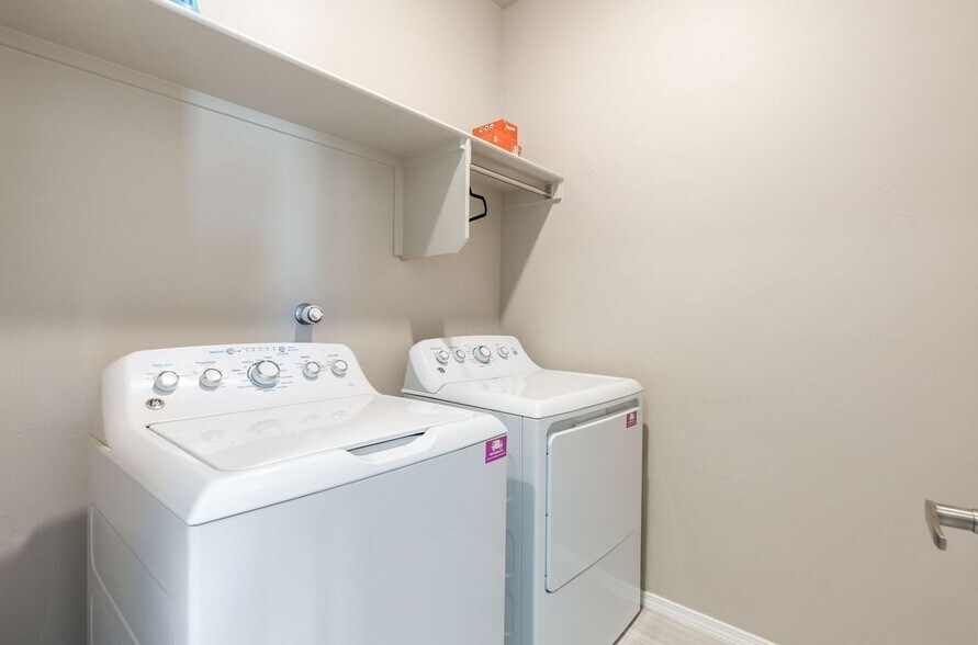 Building Photo - 2313 Melon Ridge Loop NE