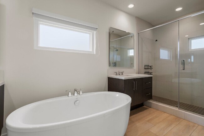 Building Photo - Contemporary luxury in a prime beachside l...