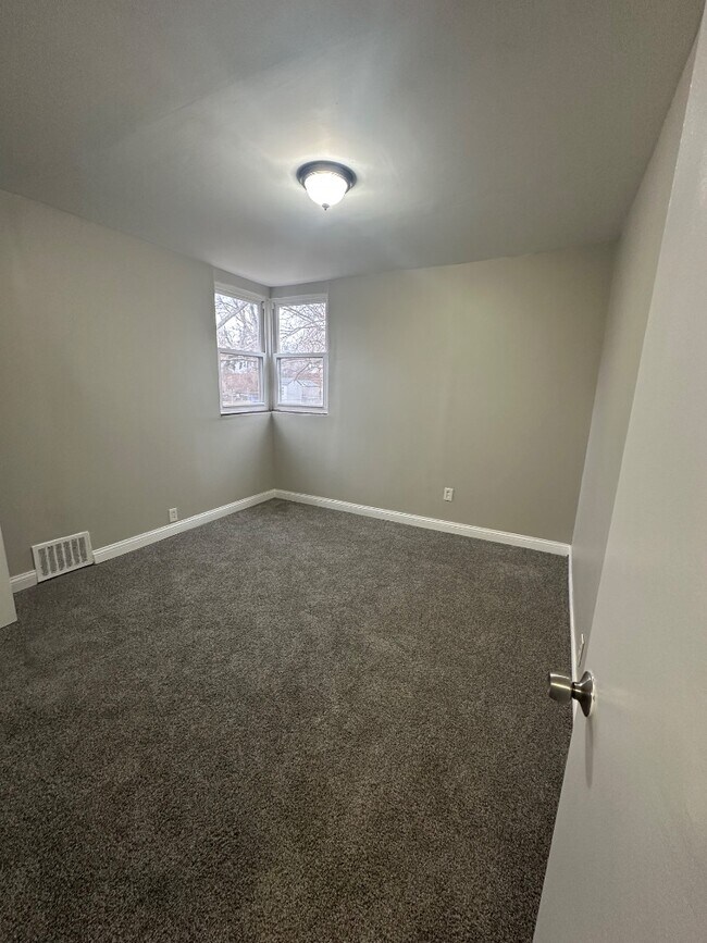 Building Photo - 6044 Mayflower Ave