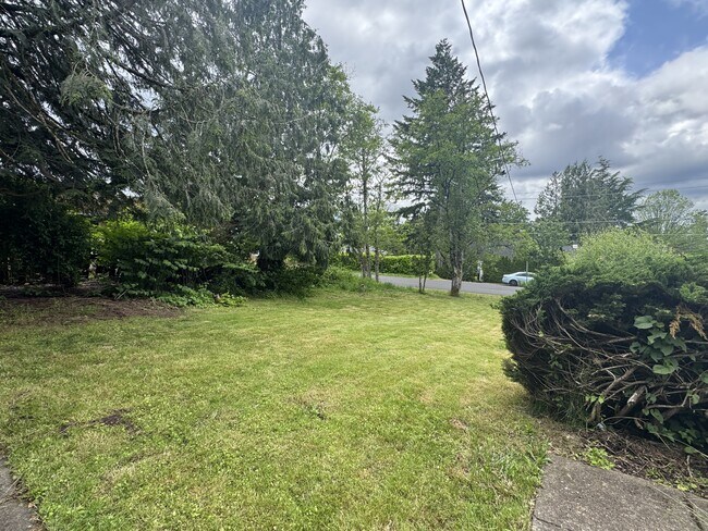 Building Photo - 8950 SW 69th Ave