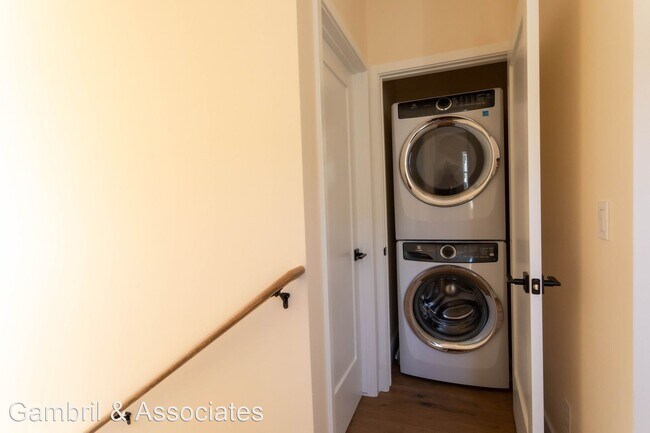 Building Photo - 2 br, 1.5 bath House - 1160 Leff Street