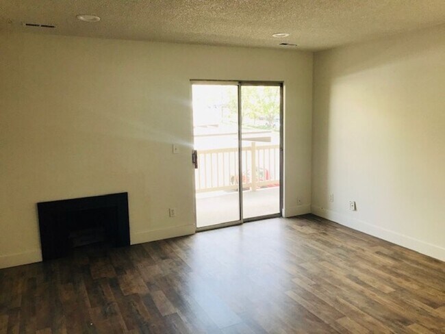Building Photo - 88 W 50 S
