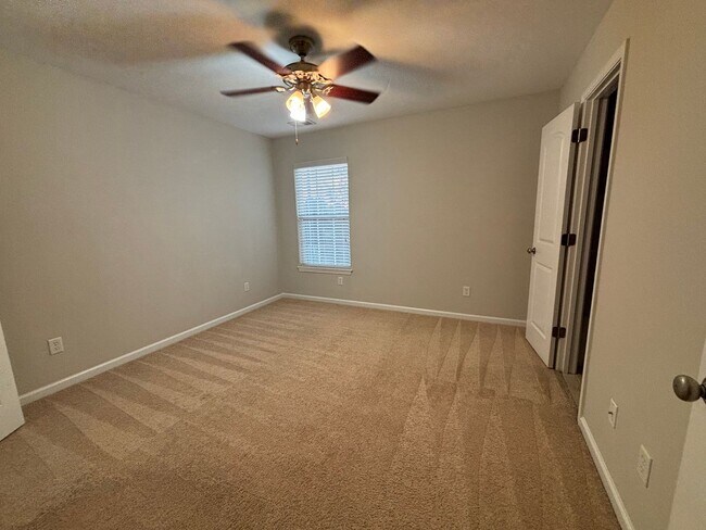 Building Photo - 408 Abe Cir