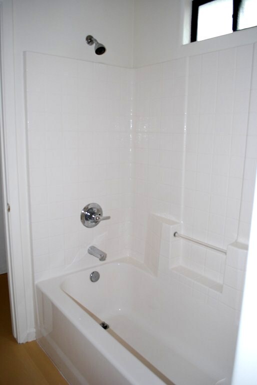 Building Photo - Modern 4 Bed 5 Bath Near UofA – Private Baths & Off-Street Parking