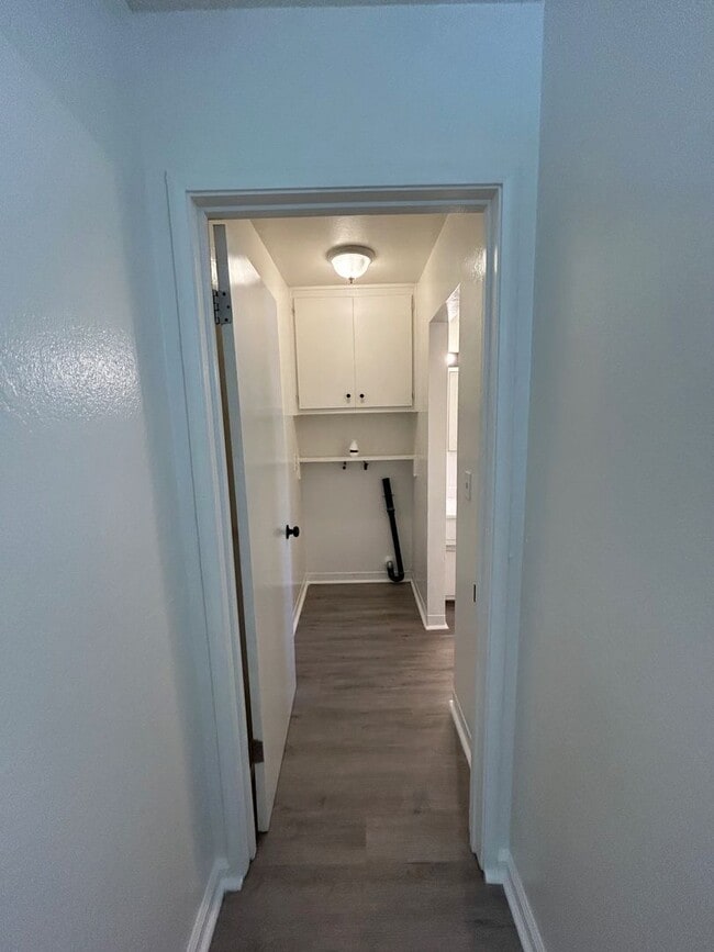 Building Photo - Newly updated cottage-style unit close to shopping and Upper Bidwell!