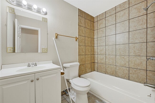 Building Photo - 3718 Simsbrook Dr
