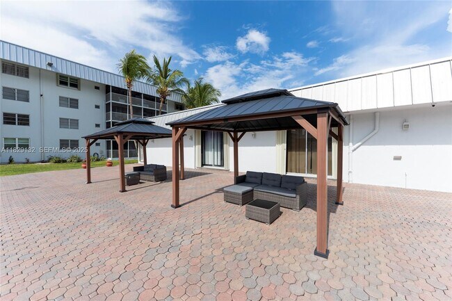 Building Photo - 3551 NE 169th St