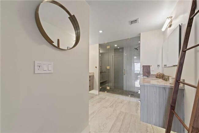 Building Photo - 2200 S Ocean Ln