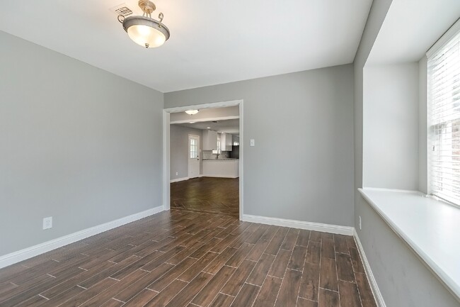 Building Photo - 1719 Longhorn Dr