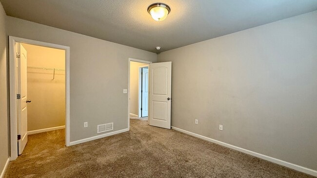 Building Photo - Move in ready on Birmingham!