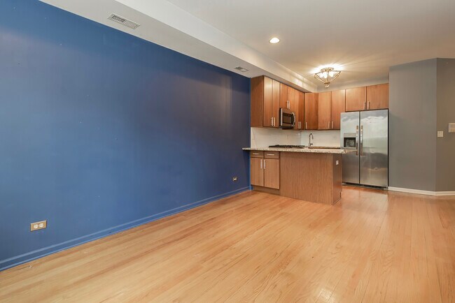 Building Photo - 2717 N Sawyer Ave