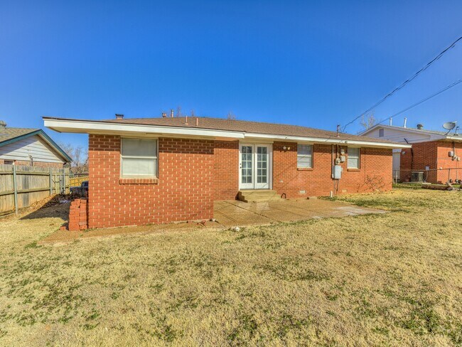 Building Photo - 316 W Bass Ave