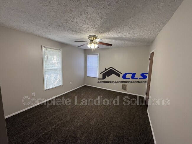Building Photo - 2403 Locust St