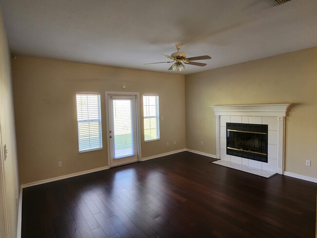 Building Photo - 1517 Applewood Way