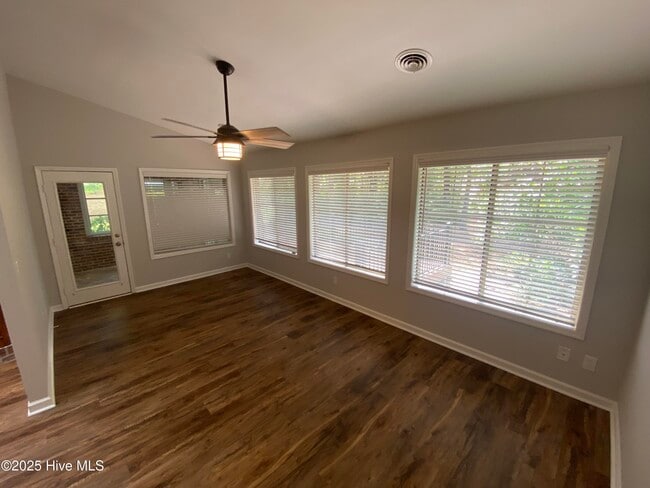 Building Photo - 8 Sand Dollar Dr