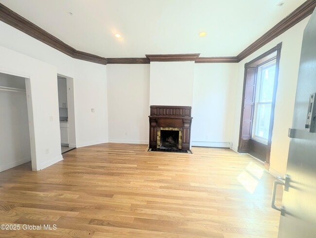 Building Photo - 313 State St
